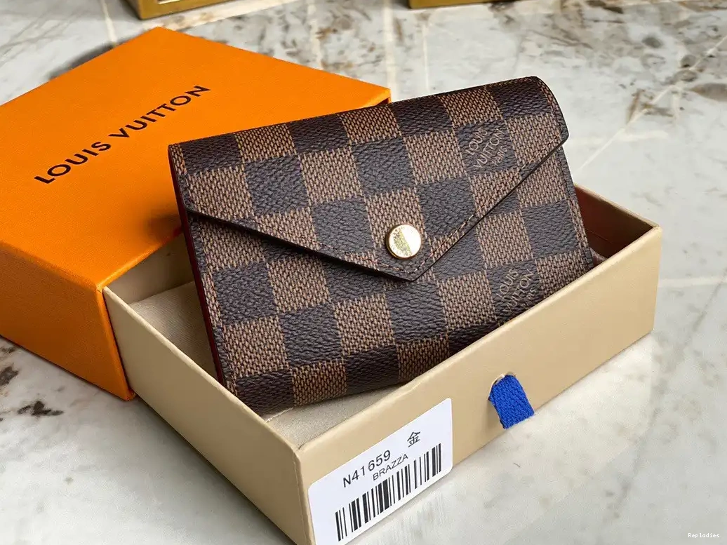 Wallet VICTORINE Vuitton Louis 0522